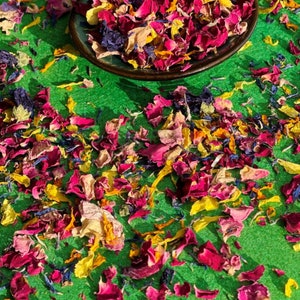 Edible 'Over The Rainbow' Dried Flower Petal Mix Orange Marigold, Red and Pink Rose, Blue Cornflower, Purple Mallow afbeelding 8