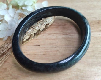 Jadeitarmband typ A - 59,6 mm svart med vitt ovalt armband