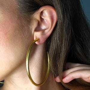 Brincos de ouro 18k, grandes argolas de ouro, finas e leves, joias banhadas a ouro, brincos de argola de ouro, brincos grandes, presente de aniversário para namorada