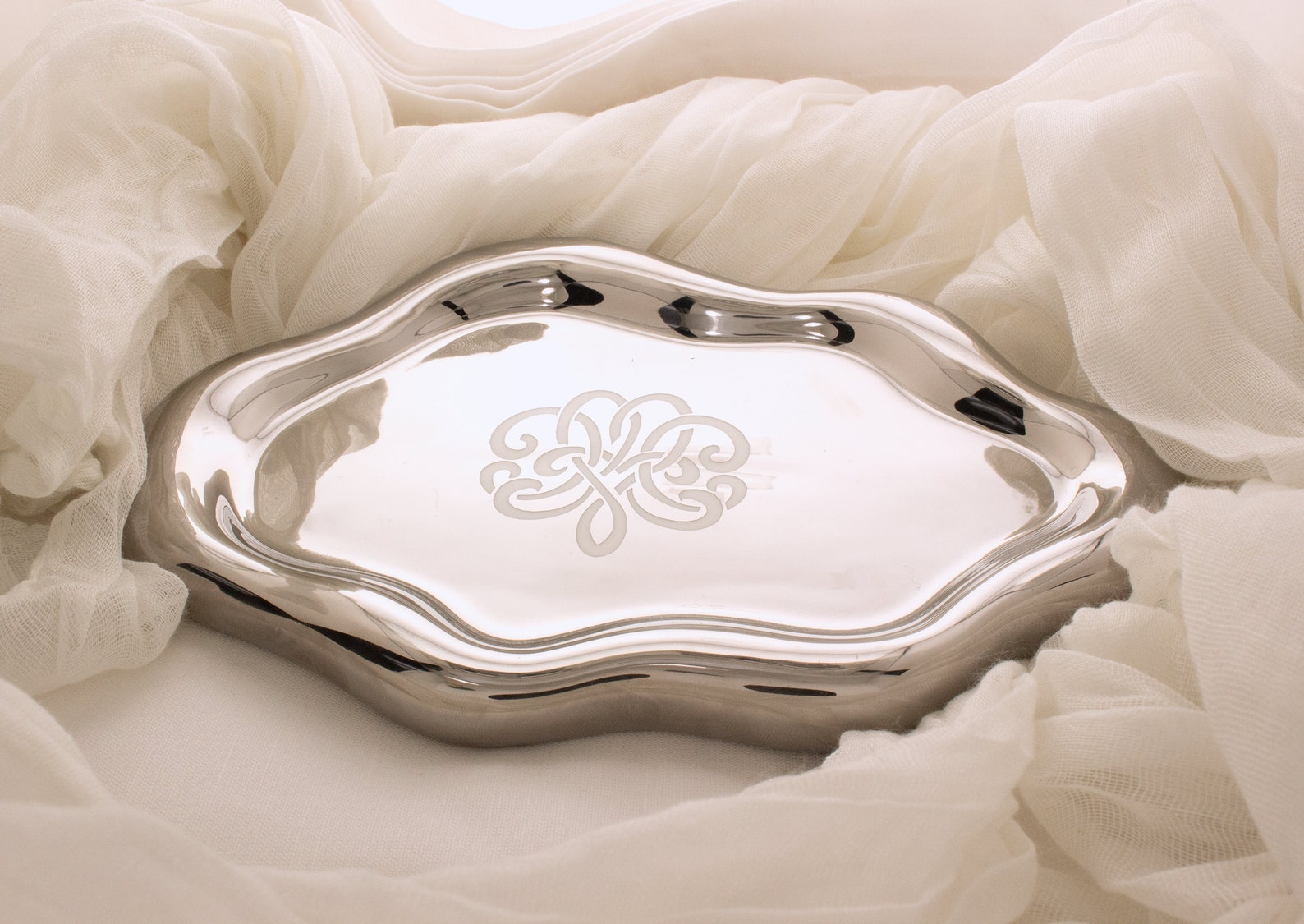 Personalized Trinket Tray Monogram Jewelry Tray Bridesmaid Gift Idea Personalized Birthday Gift Cloud Shaped Tray Jewelry Dish Gift For Mom