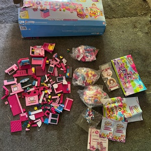 Shopkins Kinstructions SHOPVILLE MALL - Set Costruzione 410 Pezzi, Nuovo Sigillato