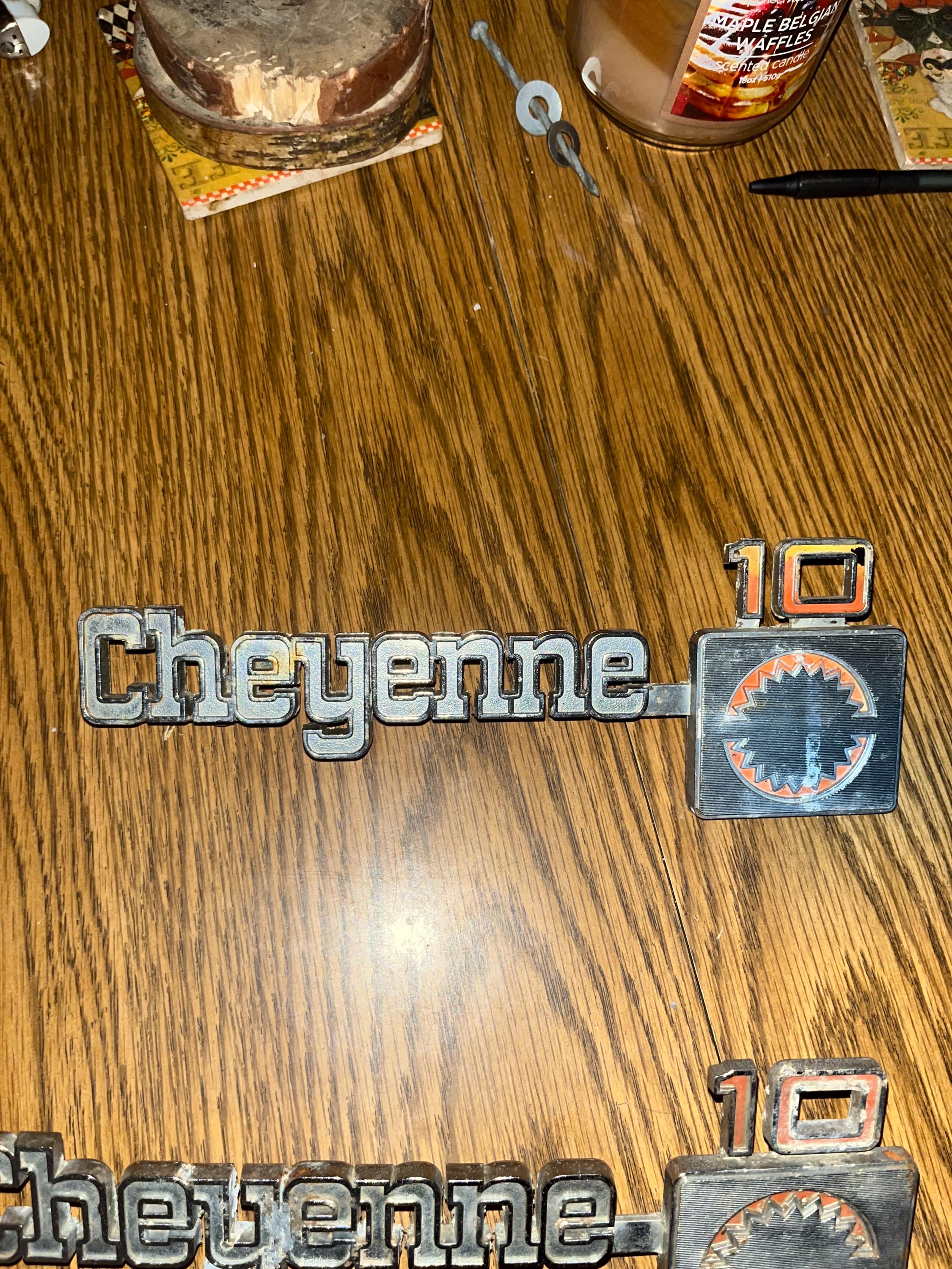 Fender Emblem Pair Front Cheyenne 20 Chevrolet C10 1973-1974