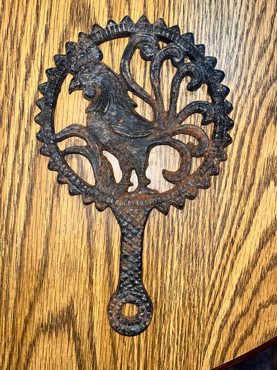 Sottopentola Rotondo In Ghisa Vintage 18 Cm – Fermo Pentole Calde In Metallo Con Piedini In Gomma – Decorativo Per Cucina Rustica