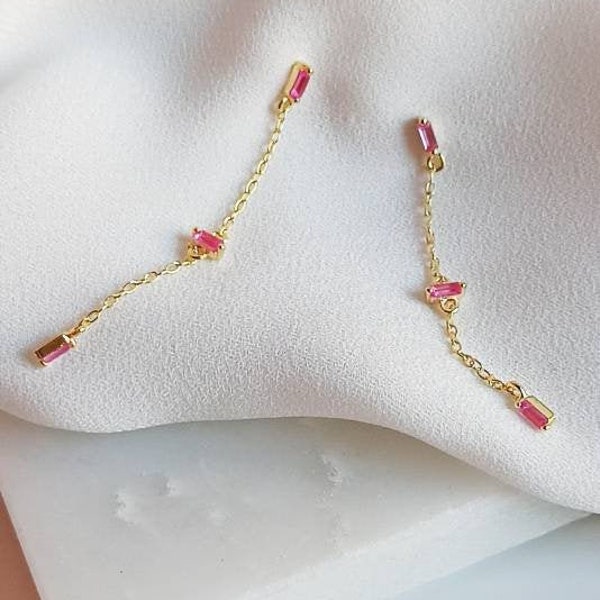 Orecchini a Catena in Argento 925 placcato Oro con Zirconi fucsia