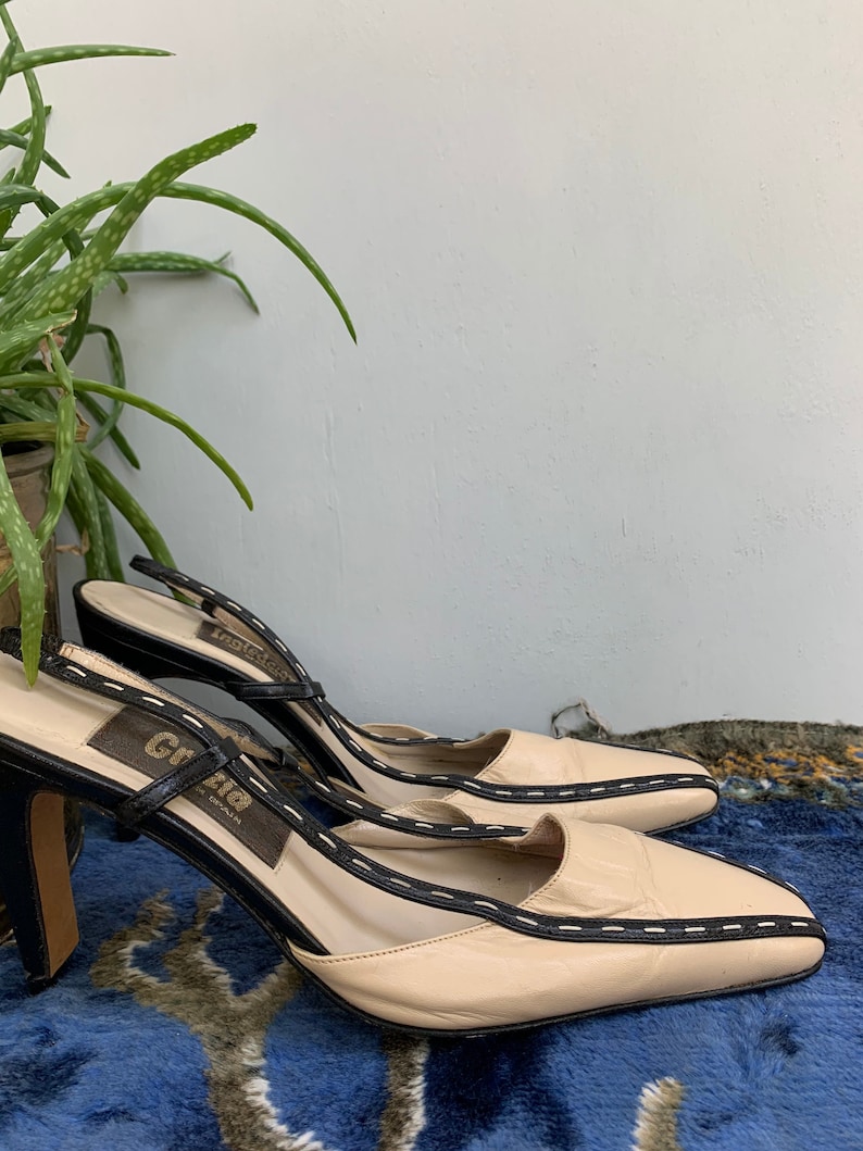 Spanish leather pumps vintage high heels beige black leather | Etsy