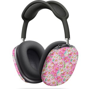 Springs Whisper: Watercolor Pink Daisies Dancing on a Lush Green Stage AirPod Max Case Protective Covers