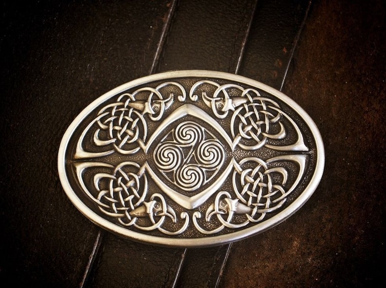 Кельтская кожа. Дракон тиснение на коже. Орнамент плетенка для резьбы по дереву. Кошелек из кожи с драконом. Кельтский орнамент для тиснения на коже.