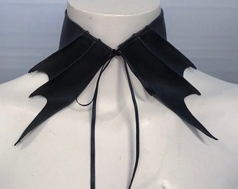 Halskette mit Halloween-Fledermaus-Kragen aus Lederimitat