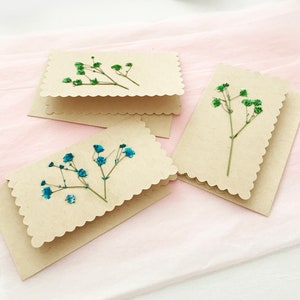 Ensemble de 3 vraies étiquettes cadeaux de fleurs pressées - Mini cartes-cadeaux - SC011