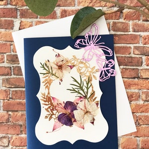 Cartes de fleurs pressées avec 2 papillons découpés - Carte de mariage - Carte de voeux - Assortiment de cartes plié - Cadeau carte unique - SC04-7