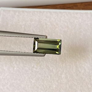 Natürliche Grüne Farbe Turmalin Facettiert 1.58 Karat 9 x 5 MM Baguette Form Edelstein
