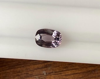 Pietra preziosa a forma di cuscino in spinello naturale sfaccettato color viola da 1,27 carati, 6,8x5,7 mm, all'ingrosso