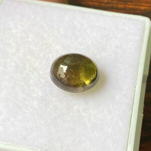 Cabochão de turmalina verde natural 5,47 quilates 11x9 mm formato oval de pedras preciosas atacado