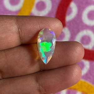 エチオピア産ホワイトオパールトリリアントカボションカットルース3.30ct エチオピア産ホワイトオパールトリリアントカボションカットルース3.30