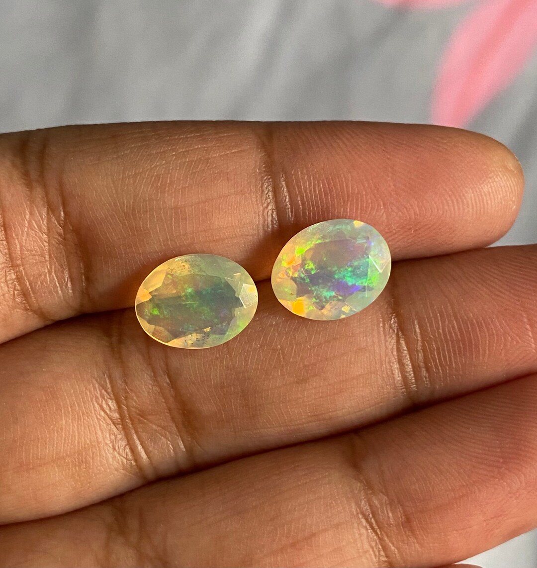 Opale Blanche Naturelle D'Éthiopie 1.23 Carats - Cabochon Non Traité, Qualité Exceptionnelle