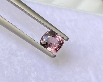 Pietra preziosa a forma di cuscino, colore viola brunastro, spinello naturale sfaccettato, 0,70 carati, 5,5 x 5 mm, vendita all'ingrosso