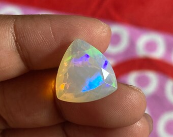 エチオピア産ホワイトオパールトリリアントカボションカットルース3.30ct 天然エチオピア産ホワイトオパール ファセットカット 7.30カラット