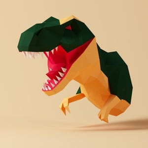Puede incluir: Escultura geométrica de dinosaurio Tyrannosaurus Rex de estilo low-poly. El dinosaurio presenta una cabeza y espalda verde oscuro, una boca roja con dientes blancos y un cuerpo naranja. El fondo es de color beige liso.