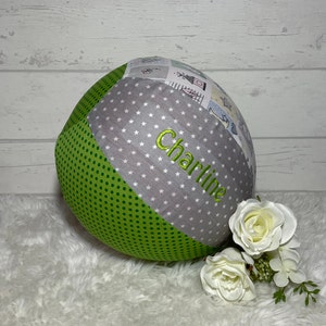 Luftballonhülle mit Name bestickt, verschiedene Muster, personalisiert, Ball, Mitbringsel, Geburtstagsgeschenk, Geschwistergeschenk Bild 1