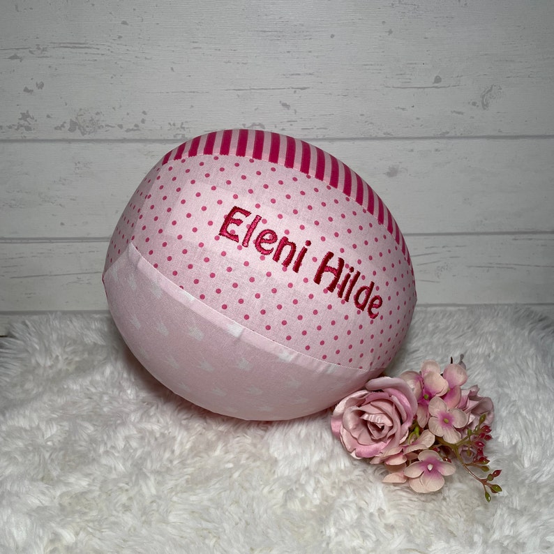 Luftballonhülle mit Name bestickt, verschiedene Muster, personalisiert, Ball, Mitbringsel, Geburtstagsgeschenk, Geschwistergeschenk Rosa/Pink/Krönchen