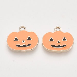 5 Halloween pumpkin enameled charms, gold-plated alloy