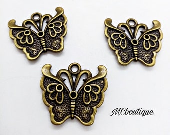 3 breloques papillons sculptés métal bronze 22x19mm