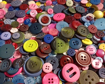 Set of 30 mixed plastic buttons