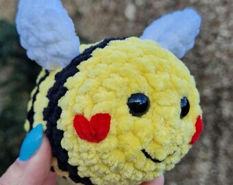 Miniaturowa pluszowa walentynkowa pszczółka – ręcznie robiona na szydełku zabawka w kształcie pszczółki, uroczy prezent w kształcie serca, certyfikat UKCA