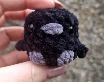 Winzige Krähe Plüschtier - Mini Häkelkrähe - Amigurumi Vogel Plüschtier - Niedliches Gothic Krähen Plüschtier - UKCA getestetes Stofftier