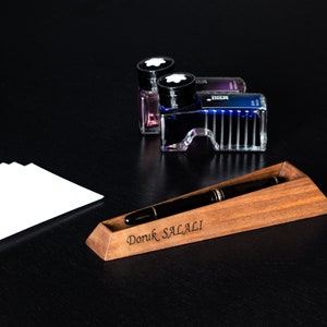 Repose-stylo en noyer, cadeau garçon d'honneur, porte-stylo en bois, présentoir à crayons, organisateur de bureau, porte-stylo, plumier, idées cadeaux faits main, cadeau pour homme