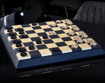 Handgefertigtes Schach und Dame Set: Messing & Holz Brett