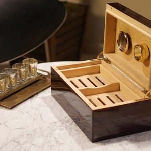 Cedar Cigar box, Cedar humidor, Ebony cigar cabinet, Cigar lover gift for men, Wood Cigar Accessories, Unique birhtday gift,Fathers Day Gift