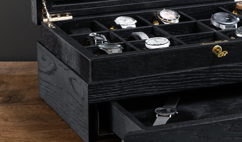 black oak watch box furry corner, hinge and lock detail