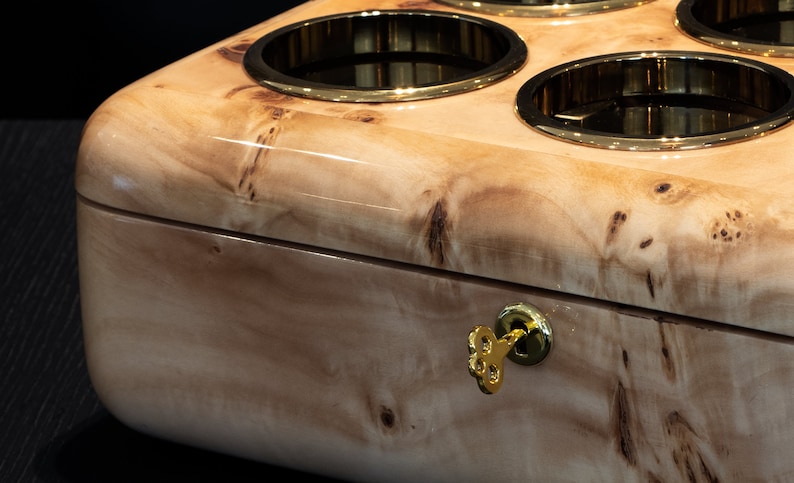 mapa burl watch case close lock detail