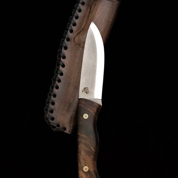 Handgemaakt N690-staal Bushcraft-mes: Timberman Scandi met leren schede