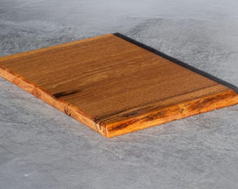 Handcrafted writing board made of solid oak – food-safe oiled – 30 x 25 x 2 cm