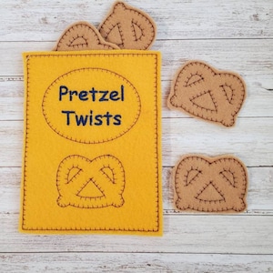 Pretzel Play Food, Pretend Food, Pretend Felt Food, Felt Snacks, Play Kitchen Food, Learning Toy, Preschool Toy, Pretzel, Felt Food