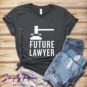Zukünftiges Anwaltsshirt\ Jura Schule Geschenk\ Neuer Anwalt Geschenk\ Jura Student Abschluss Geschenk\ Jura Abschluss Unisex Tee