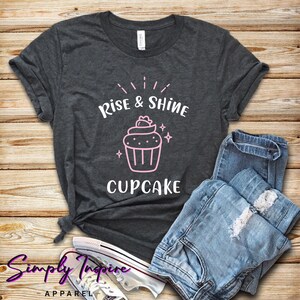 Baking Shirt \ Rise and Shine Cupcake Shirt \ Grappig Bakshirt \ Cupcake Cadeau voor Bakkers \ Tank Tops