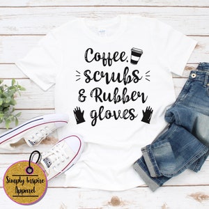Kaffeepeeling und Gummihandschuhe\ Krankenschwester Shirt\ Stillschule T-Shirt \ Lustiges Krankenschwester Shirt \ Geschenk für Krankenschwester \ NICU Krankenschwester T-Shirt