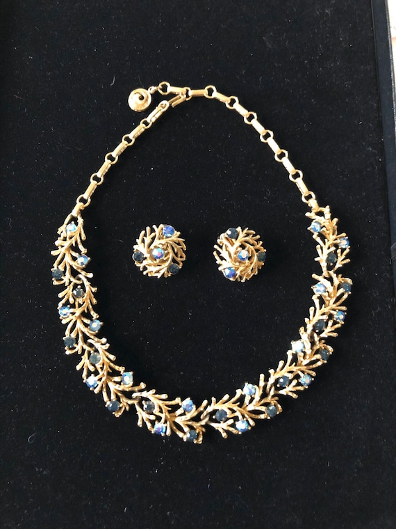 Lisner 1950s Necklace and Earrings Set