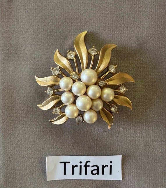 1960s Crown Trifari Pearl Brooch