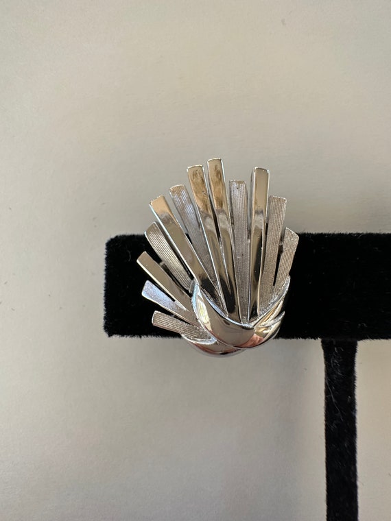 1960s Crown Trifari Modernist Earrings - image 2