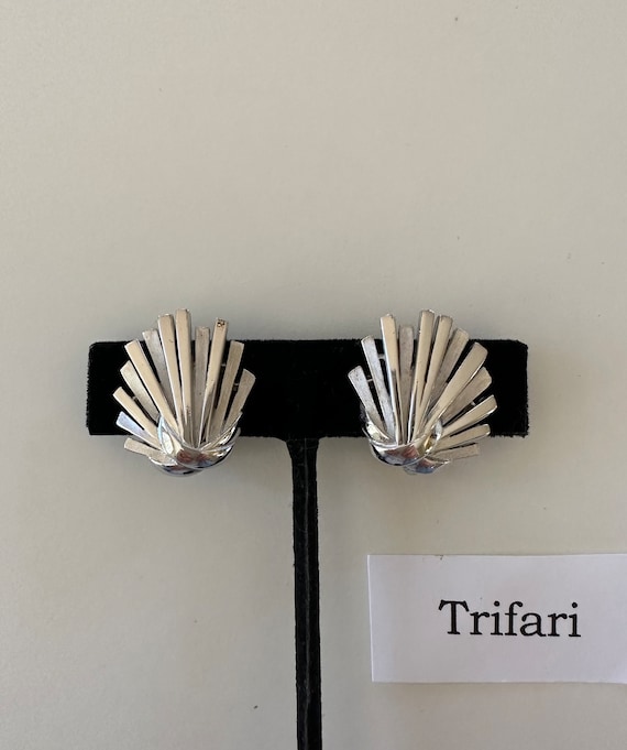 1960s Crown Trifari Modernist Earrings - image 1