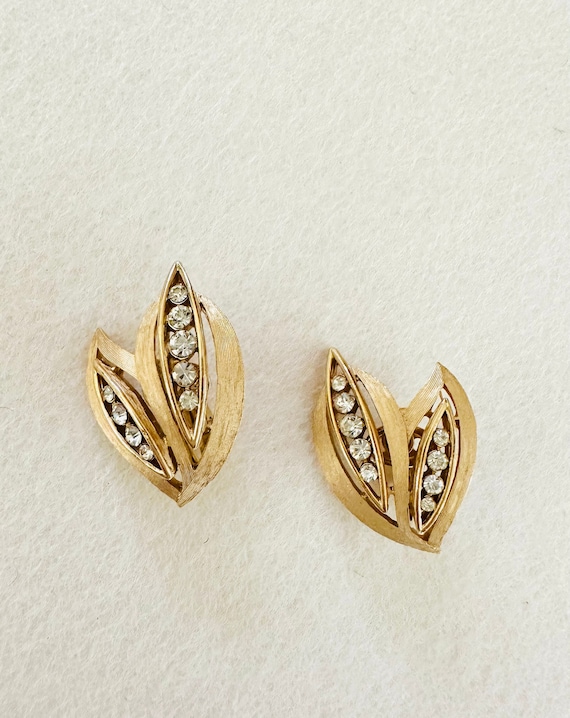 1960s Crown Trifari Clip On Earrings - image 1