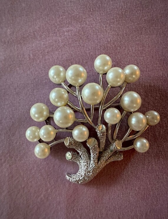 Vintage Crown Trifari Brooch and Earrings Set - image 2