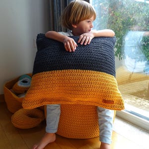 Handmade modern crochet bed/throw stuffed pillow Scandinavian style made of 100% cotton macrame rope, many colors, many sizes, ready to use