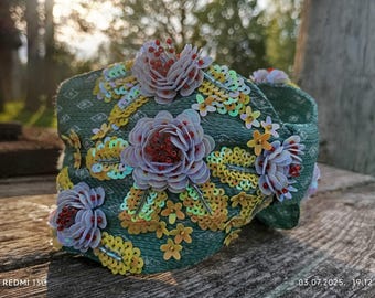 Beige Floral Sequin Headband: Embroidered Gold Flower  display picture 3