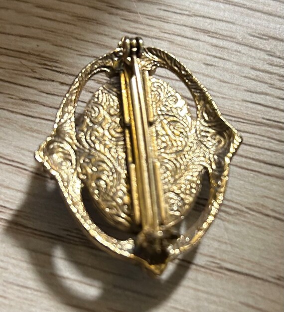 A Vintage & Exquisite Gold Brooch Bauble! - image 2