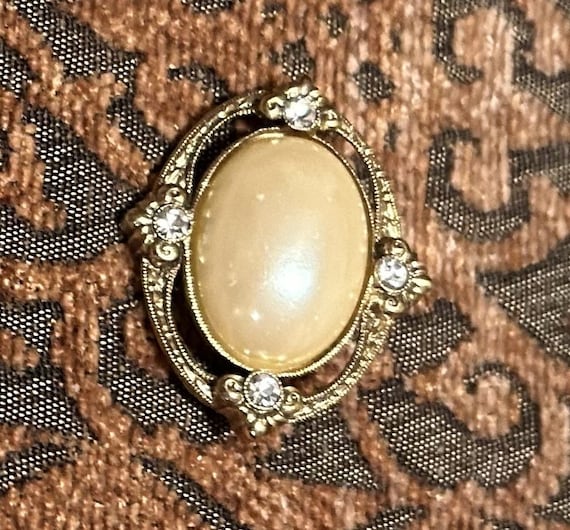A Vintage & Exquisite Gold Brooch Bauble! - image 1